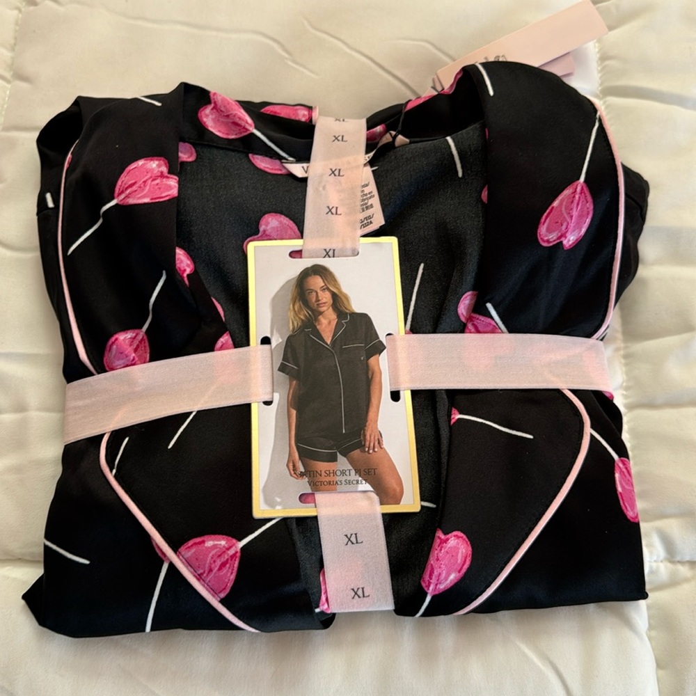 NWT VICTORIA SECRET SILK SHORT PAJAMA SET